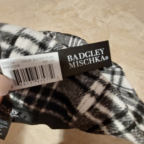 Badgley Mischka hat bnwt - Picture 5 of 6
